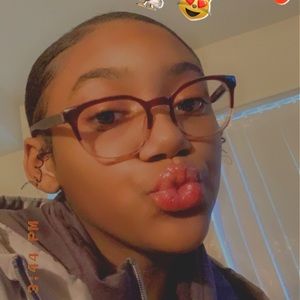 Meet your Posher, Ayanna